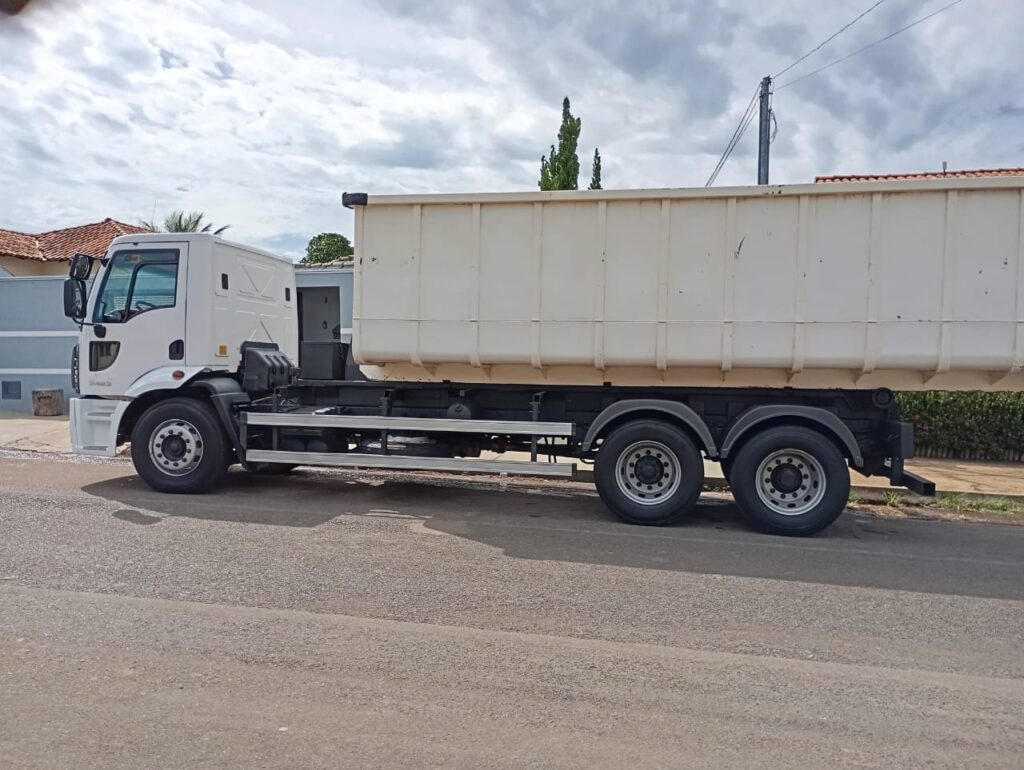 Caminhão Ford 2423e • 2013 Usado Venda
