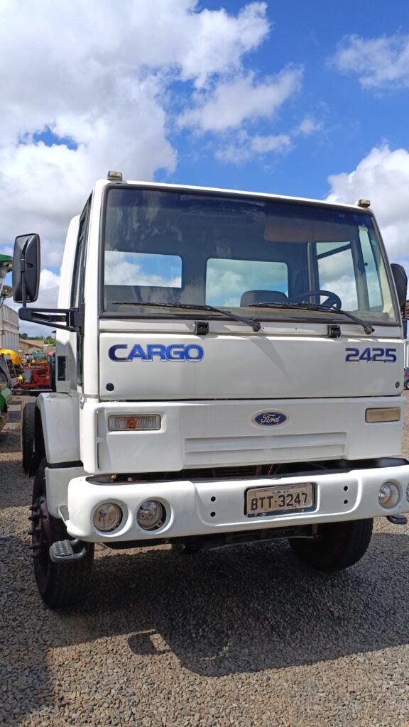 Caminhão Ford Cargo 2425 • 1998 Usado Venda