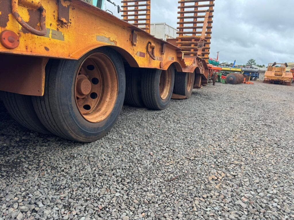 Caminhão Dambroz Prancha Rodoviaria 3 Eixos • 2011 Usado Venda